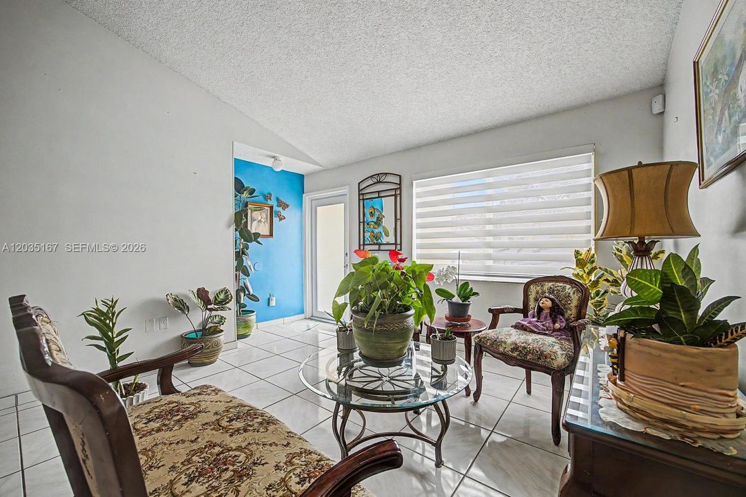 For Sale: $535,000 (3 beds, 2 baths, 1383 Square Feet)