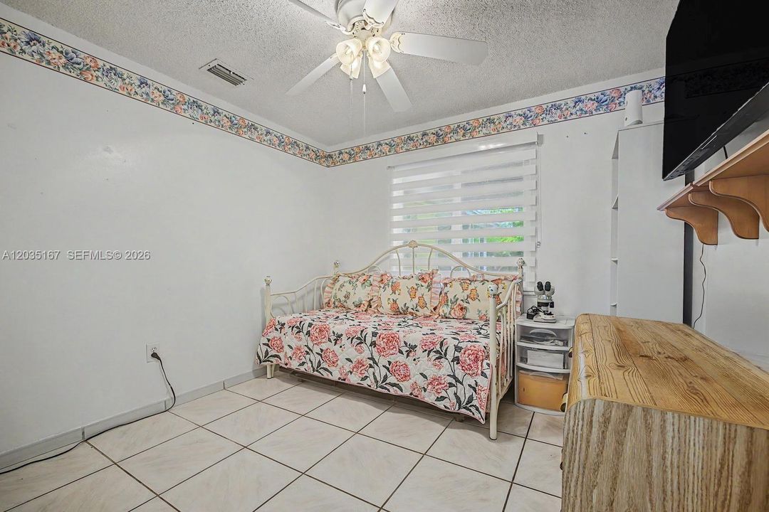 For Sale: $535,000 (3 beds, 2 baths, 1383 Square Feet)