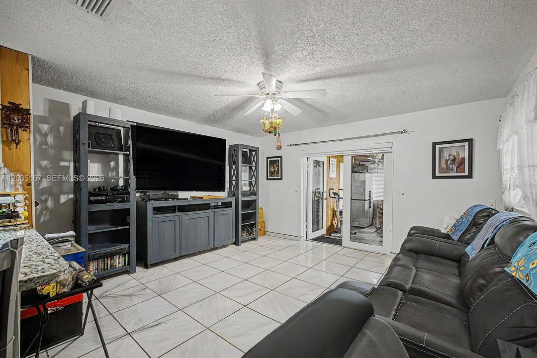 For Sale: $535,000 (3 beds, 2 baths, 1383 Square Feet)
