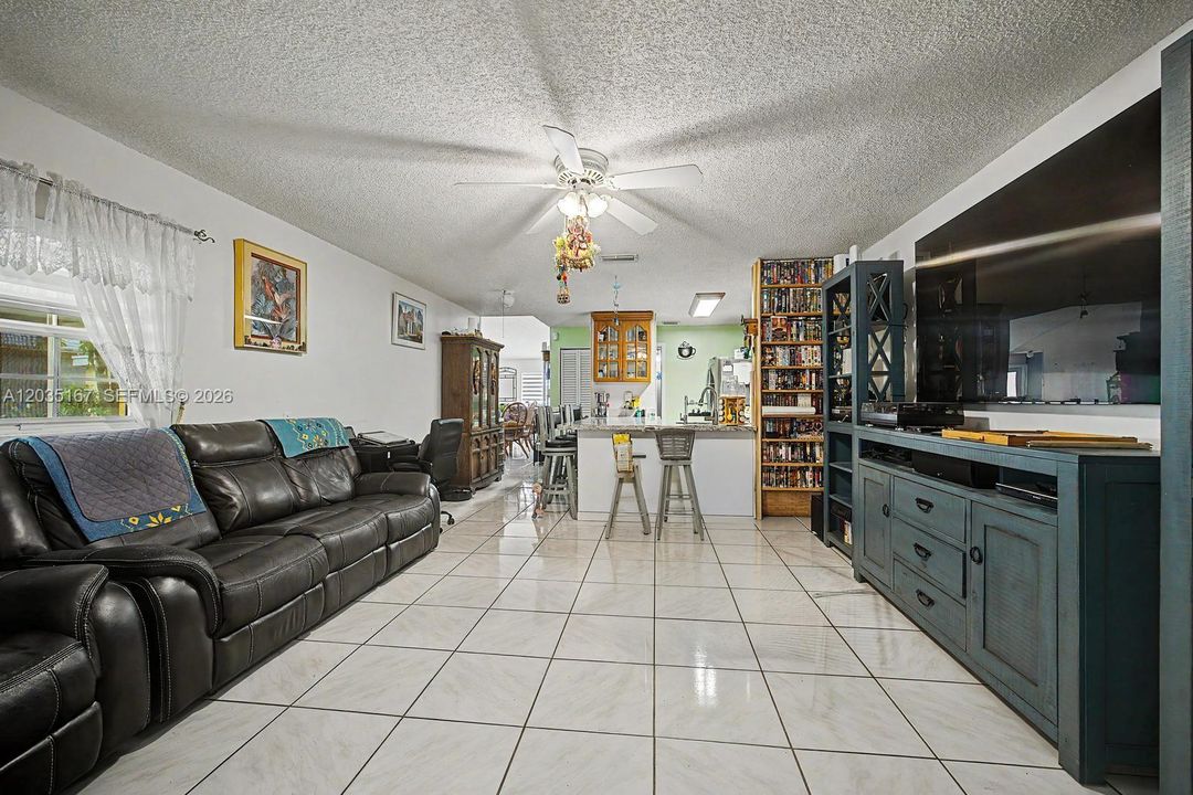 For Sale: $535,000 (3 beds, 2 baths, 1383 Square Feet)
