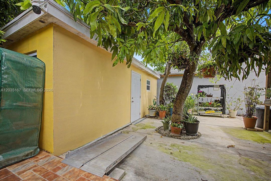 For Sale: $535,000 (3 beds, 2 baths, 1383 Square Feet)