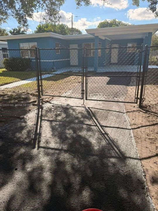En Venta: $415,000 (3 camas, 2 baños, 1249 Pies cuadrados)