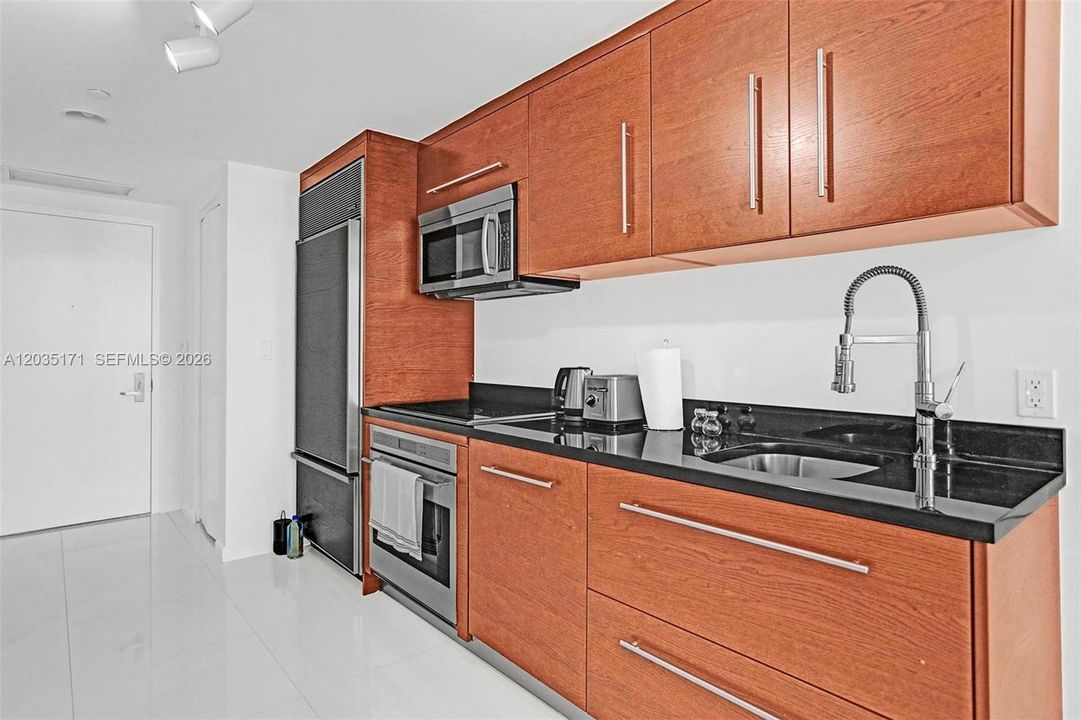For Sale: $414,000 (0 beds, 1 baths, 598 Square Feet)