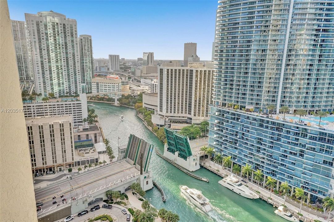 For Sale: $414,000 (0 beds, 1 baths, 598 Square Feet)