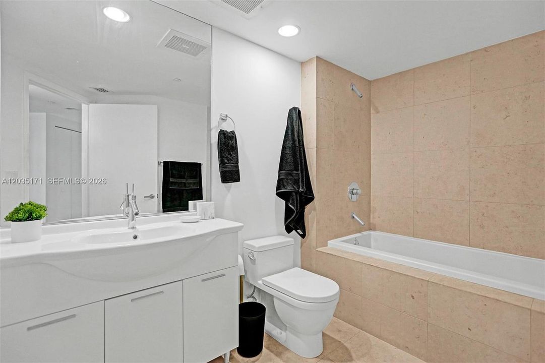For Sale: $414,000 (0 beds, 1 baths, 598 Square Feet)