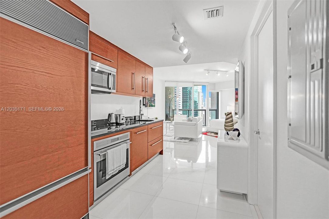 For Sale: $414,000 (0 beds, 1 baths, 598 Square Feet)