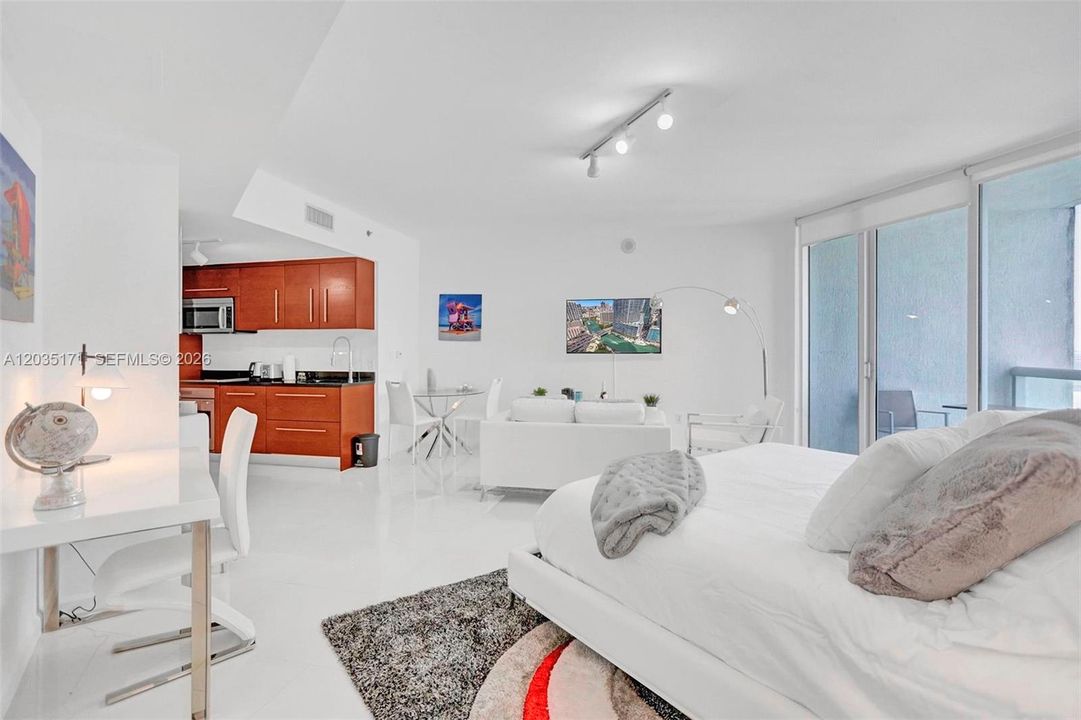 For Sale: $414,000 (0 beds, 1 baths, 598 Square Feet)