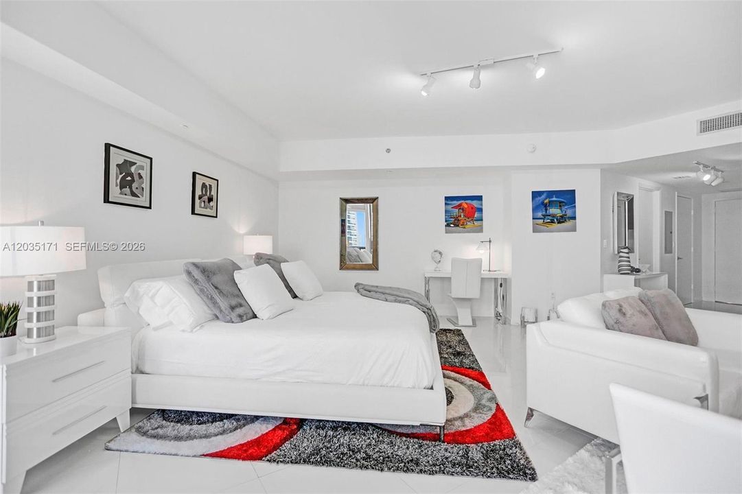 For Sale: $414,000 (0 beds, 1 baths, 598 Square Feet)