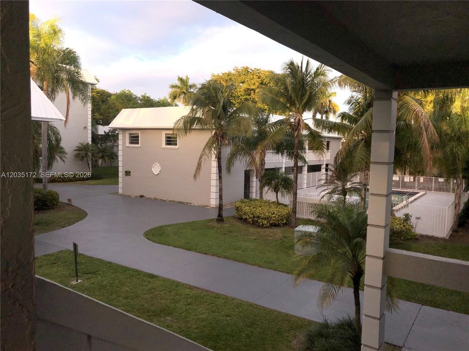 For Rent: $1,950 (2 beds, 1 baths, 801 Square Feet)