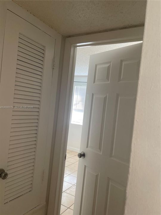For Rent: $1,950 (2 beds, 1 baths, 801 Square Feet)