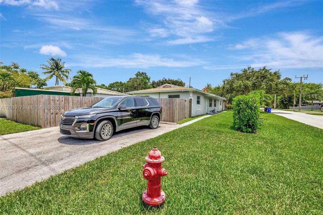 Driveway can accommodate 2 cars