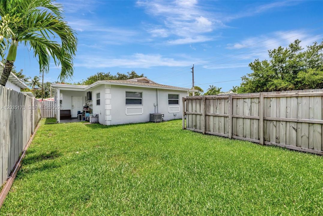 Private, spacious and fully fenced yard