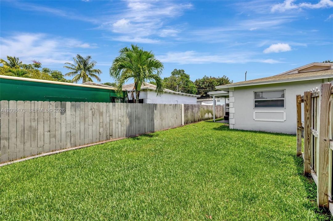 Private, spacious and fully fenced yard
