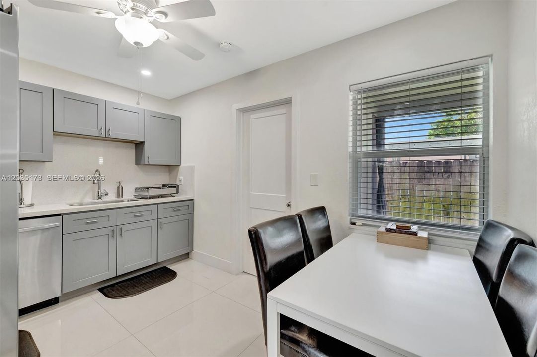 For Rent: $2,800 (2 beds, 1 baths, 1811 Square Feet)