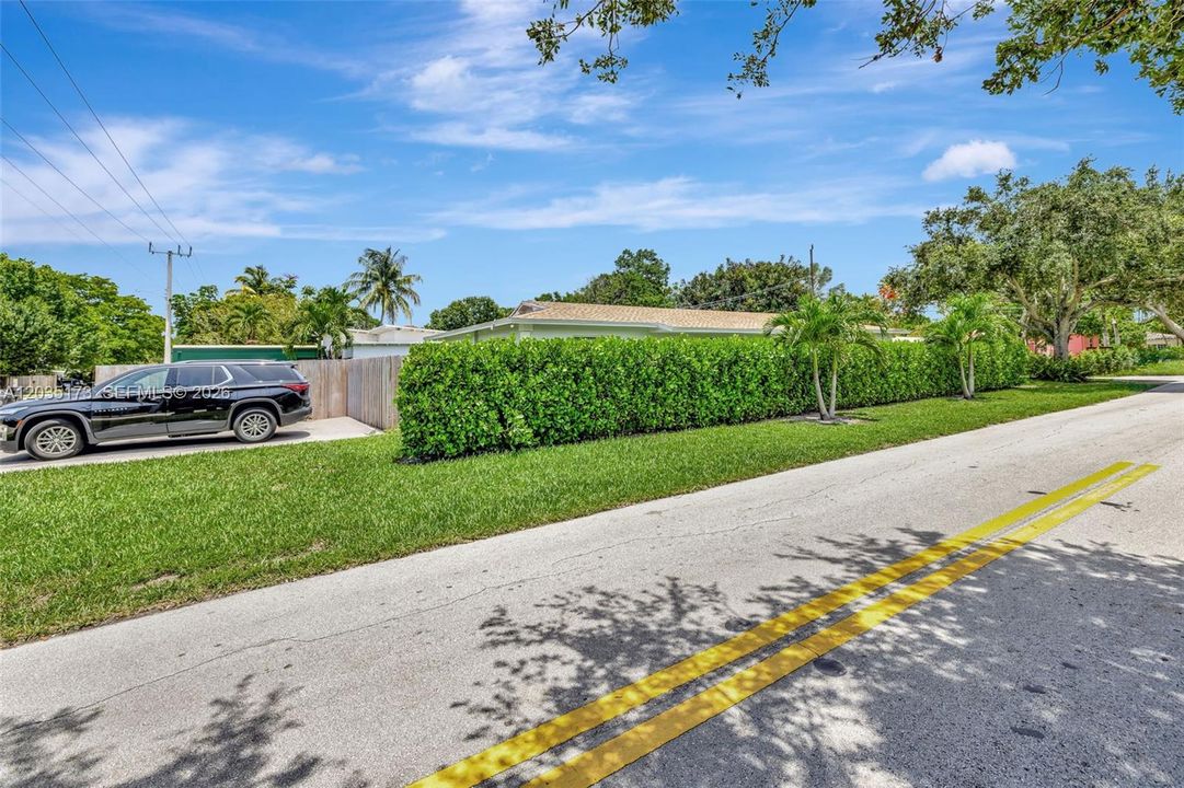 For Rent: $2,800 (2 beds, 1 baths, 1811 Square Feet)