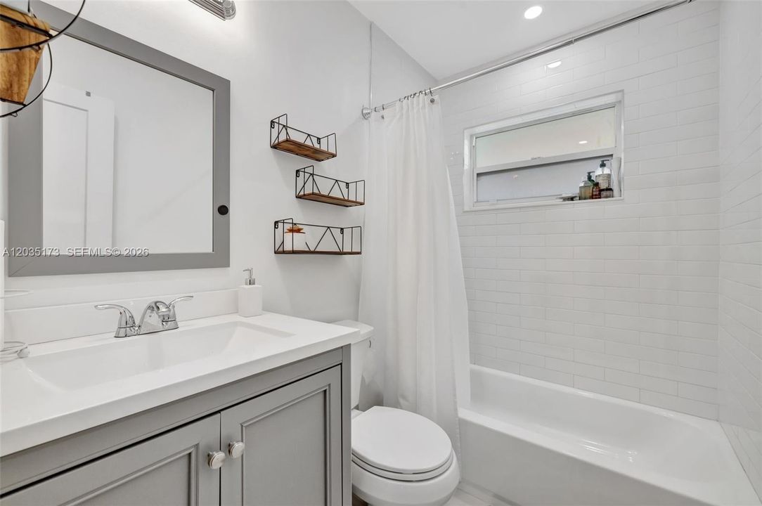 For Rent: $2,800 (2 beds, 1 baths, 1811 Square Feet)
