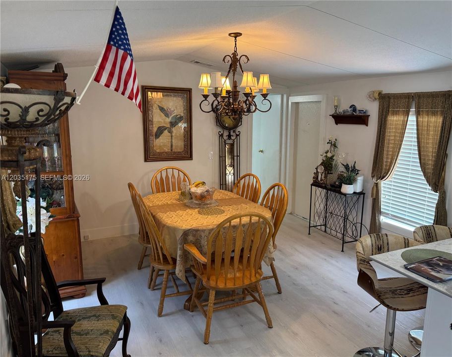 For Sale: $209,000 (2 beds, 2 baths, 710 Square Feet)
