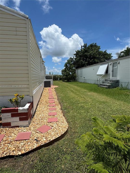 For Sale: $209,000 (2 beds, 2 baths, 710 Square Feet)