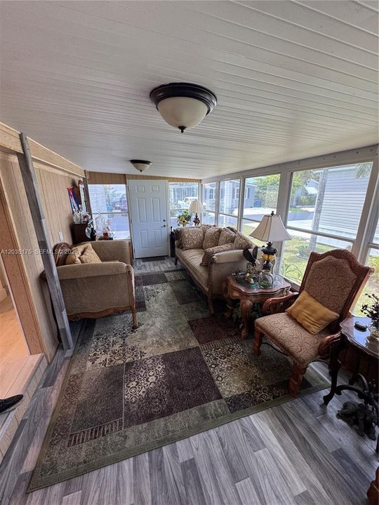 For Sale: $209,000 (2 beds, 2 baths, 710 Square Feet)