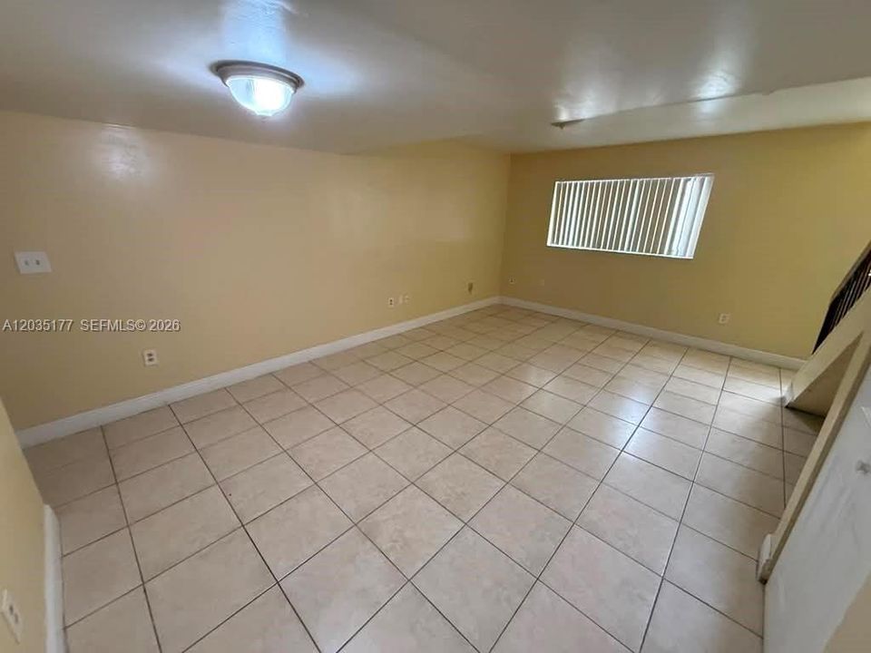 For Rent: $2,050 (2 beds, 1 baths, 866 Square Feet)