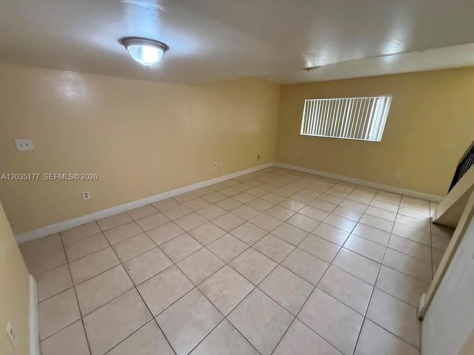 For Rent: $2,050 (2 beds, 1 baths, 866 Square Feet)