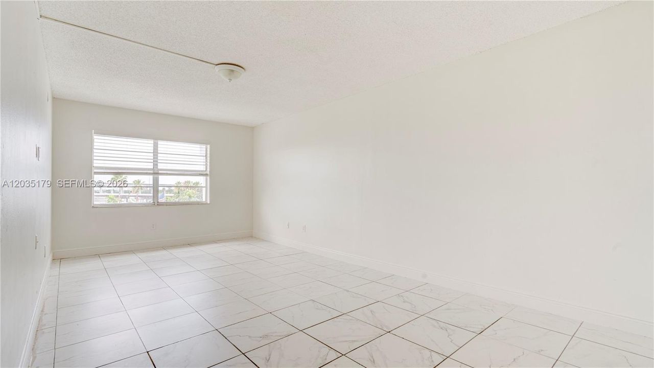 For Sale: $140,000 (2 beds, 2 baths, 1175 Square Feet)