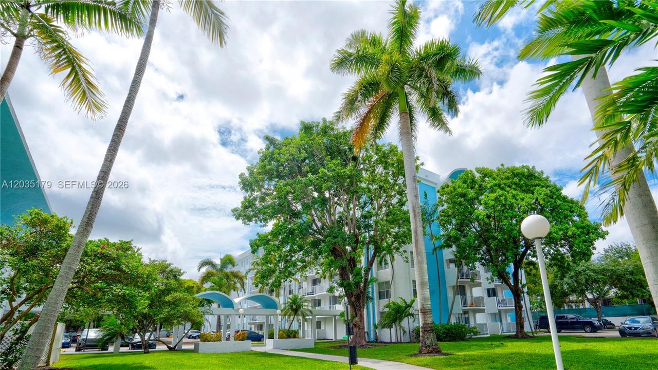For Sale: $140,000 (2 beds, 2 baths, 1175 Square Feet)