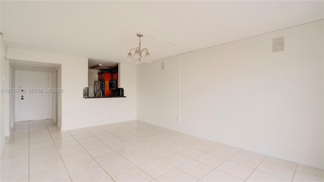 For Sale: $140,000 (2 beds, 2 baths, 1175 Square Feet)