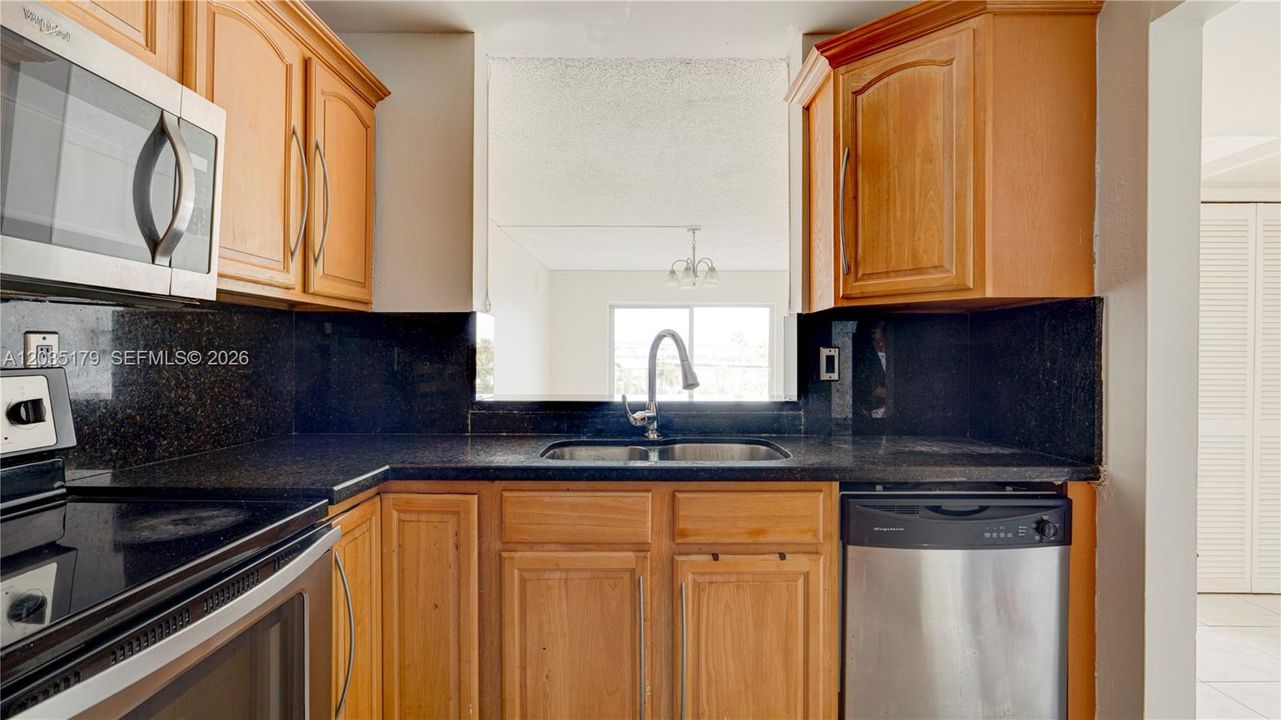 For Sale: $140,000 (2 beds, 2 baths, 1175 Square Feet)