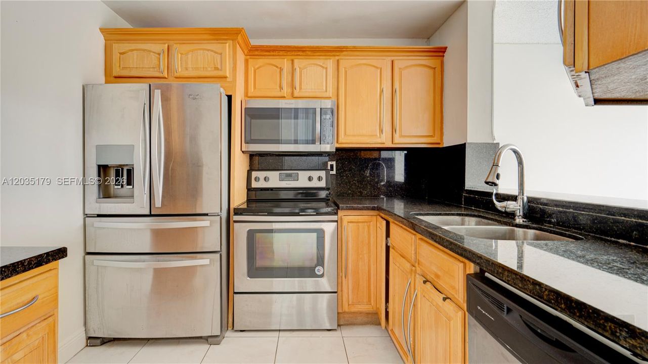 For Sale: $140,000 (2 beds, 2 baths, 1175 Square Feet)