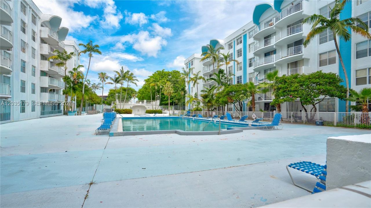 For Sale: $140,000 (2 beds, 2 baths, 1175 Square Feet)