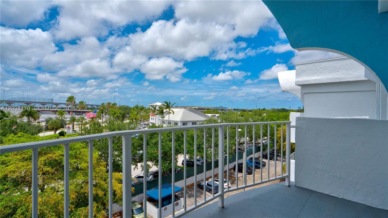 For Sale: $140,000 (2 beds, 2 baths, 1175 Square Feet)