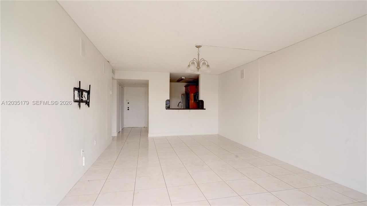 For Sale: $140,000 (2 beds, 2 baths, 1175 Square Feet)