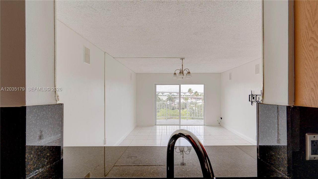 For Sale: $140,000 (2 beds, 2 baths, 1175 Square Feet)
