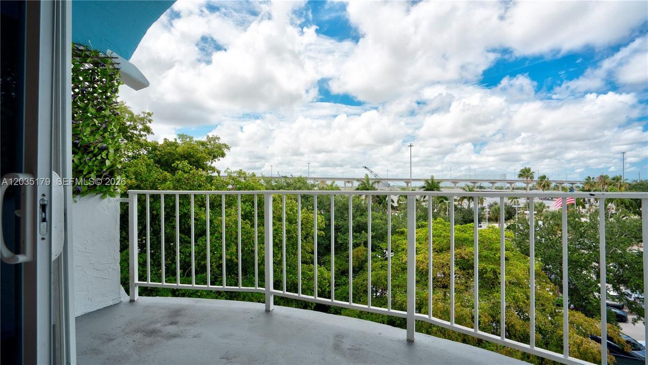 For Sale: $140,000 (2 beds, 2 baths, 1175 Square Feet)