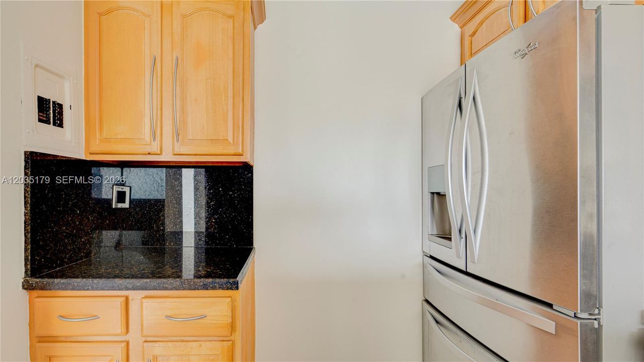 For Sale: $140,000 (2 beds, 2 baths, 1175 Square Feet)