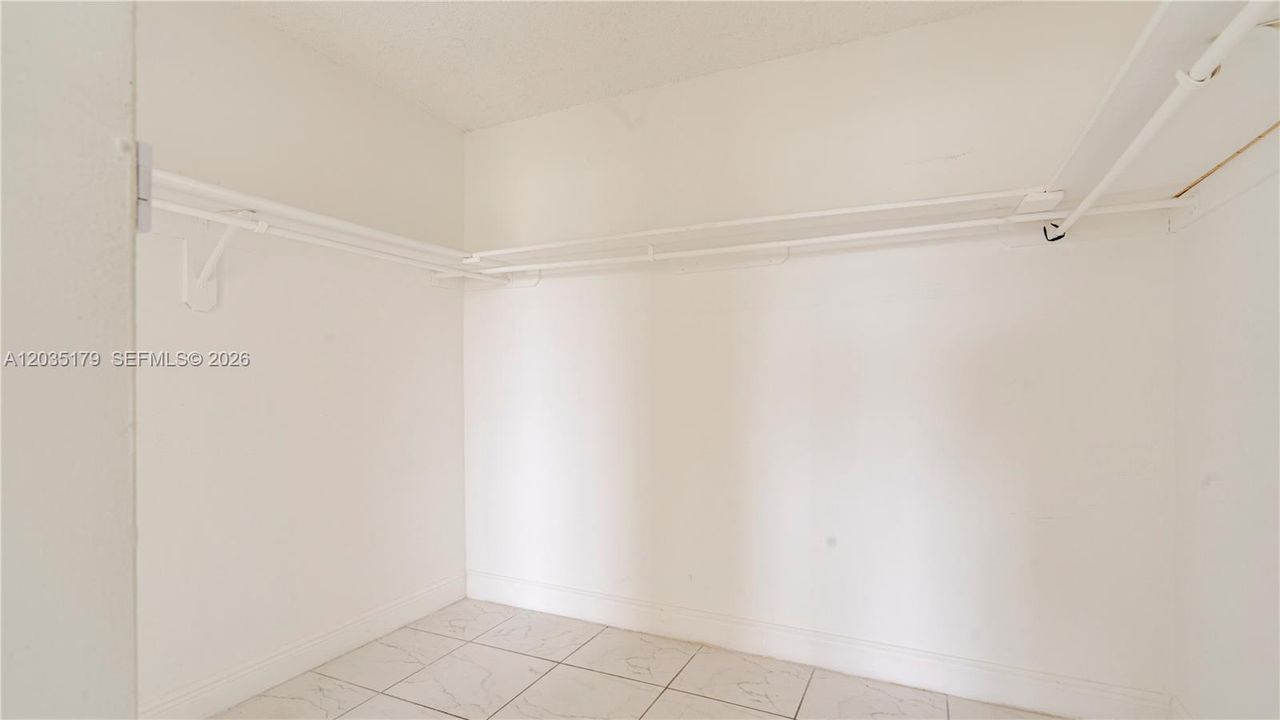 For Sale: $140,000 (2 beds, 2 baths, 1175 Square Feet)