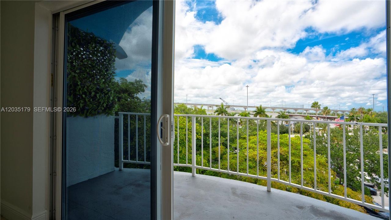 For Sale: $140,000 (2 beds, 2 baths, 1175 Square Feet)