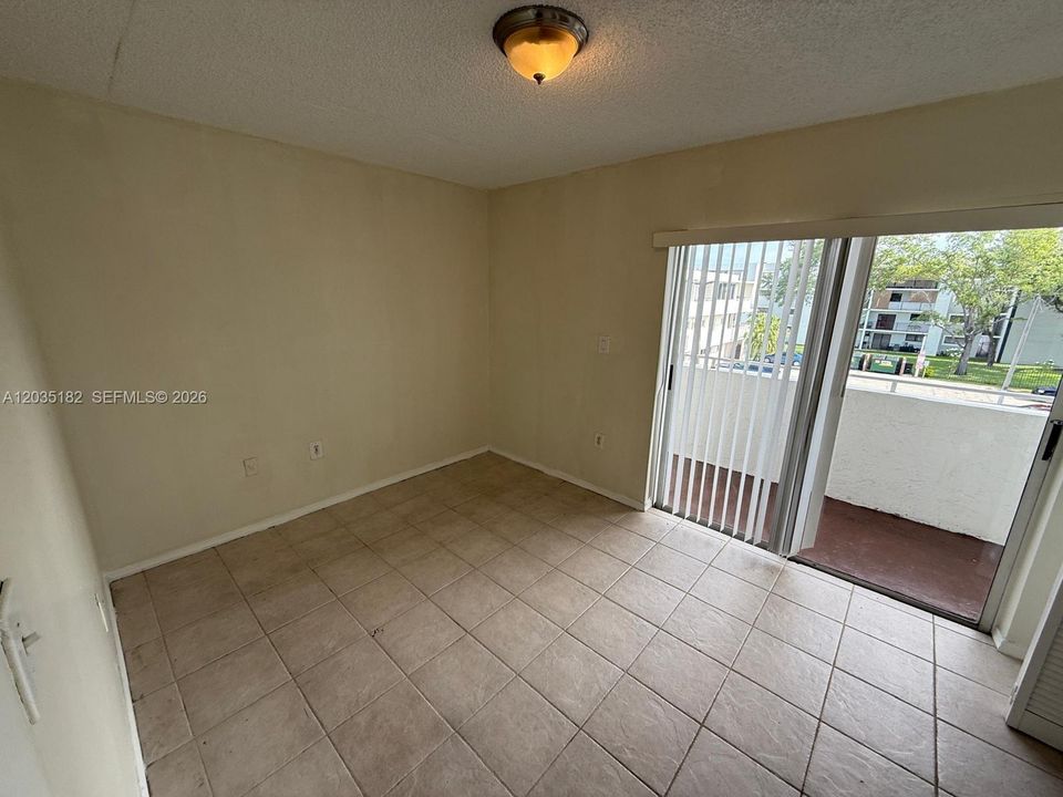 For Rent: $2,050 (2 beds, 1 baths, 760 Square Feet)