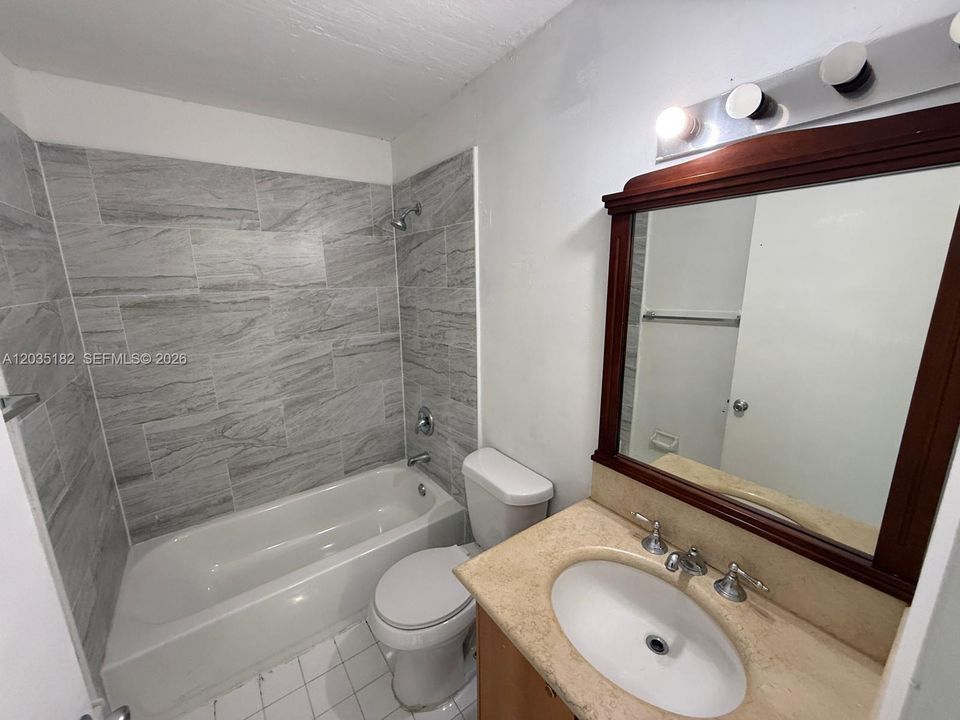 For Rent: $2,050 (2 beds, 1 baths, 760 Square Feet)