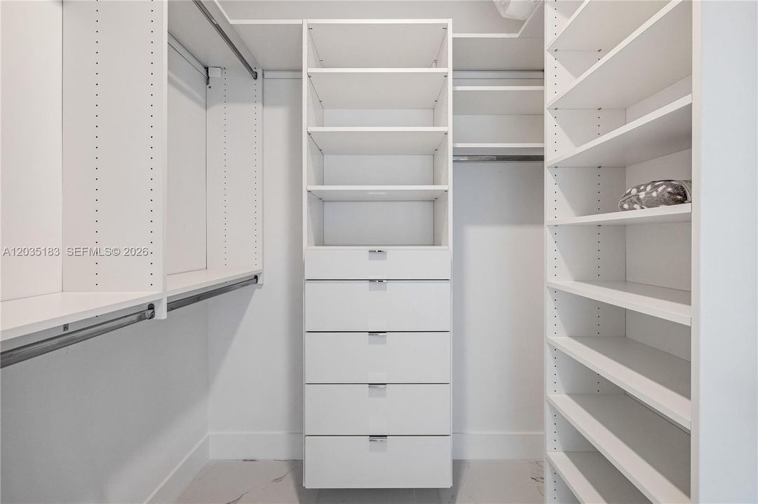В аренду: $16,000 (3 спален, 4 ванн, 2726 Квадратных фут)