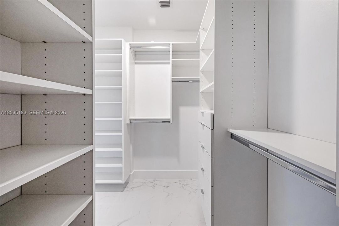 В аренду: $16,000 (3 спален, 4 ванн, 2726 Квадратных фут)