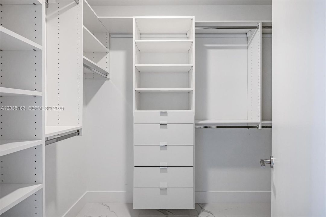 В аренду: $16,000 (3 спален, 4 ванн, 2726 Квадратных фут)