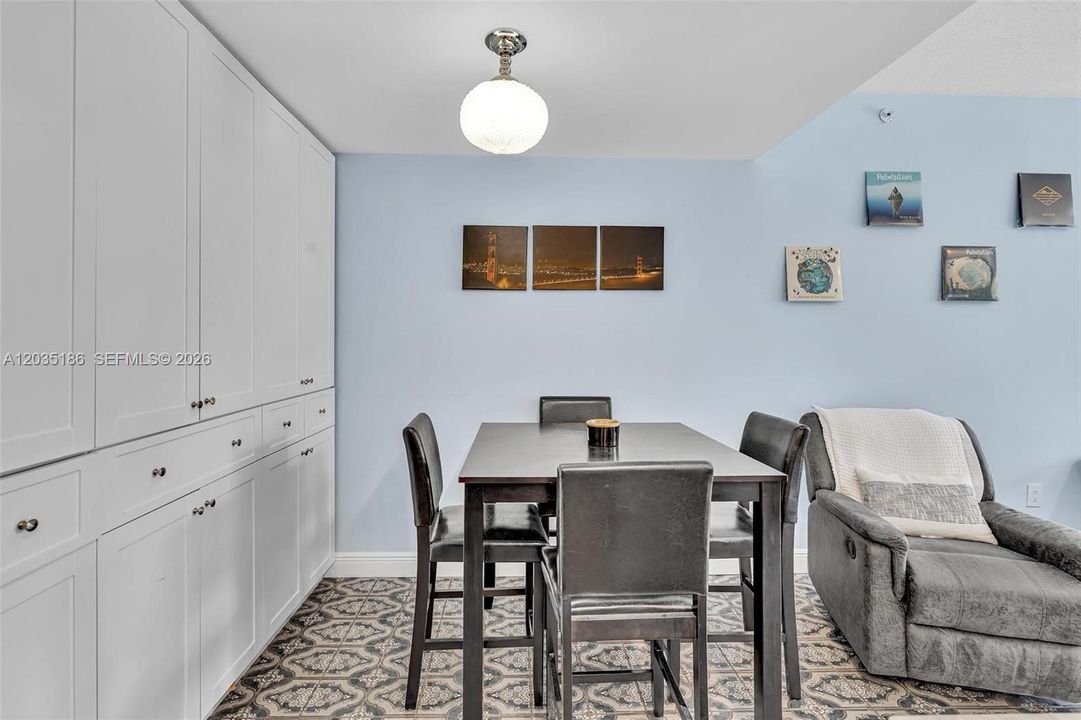 En Venta: $335,420 (1 camas, 1 baños, 878 Pies cuadrados)