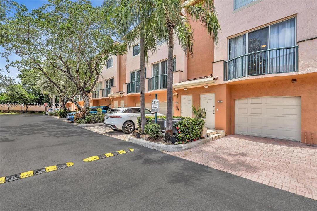 En Venta: $335,420 (1 camas, 1 baños, 878 Pies cuadrados)