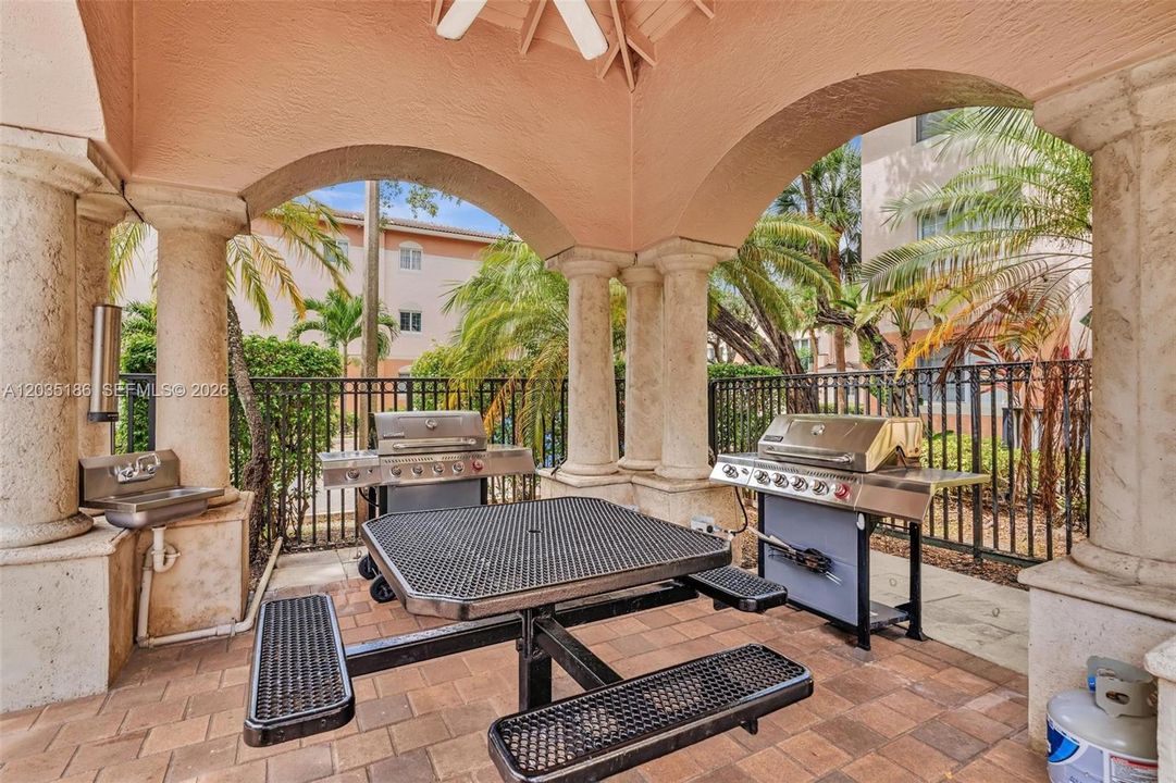 En Venta: $335,420 (1 camas, 1 baños, 878 Pies cuadrados)