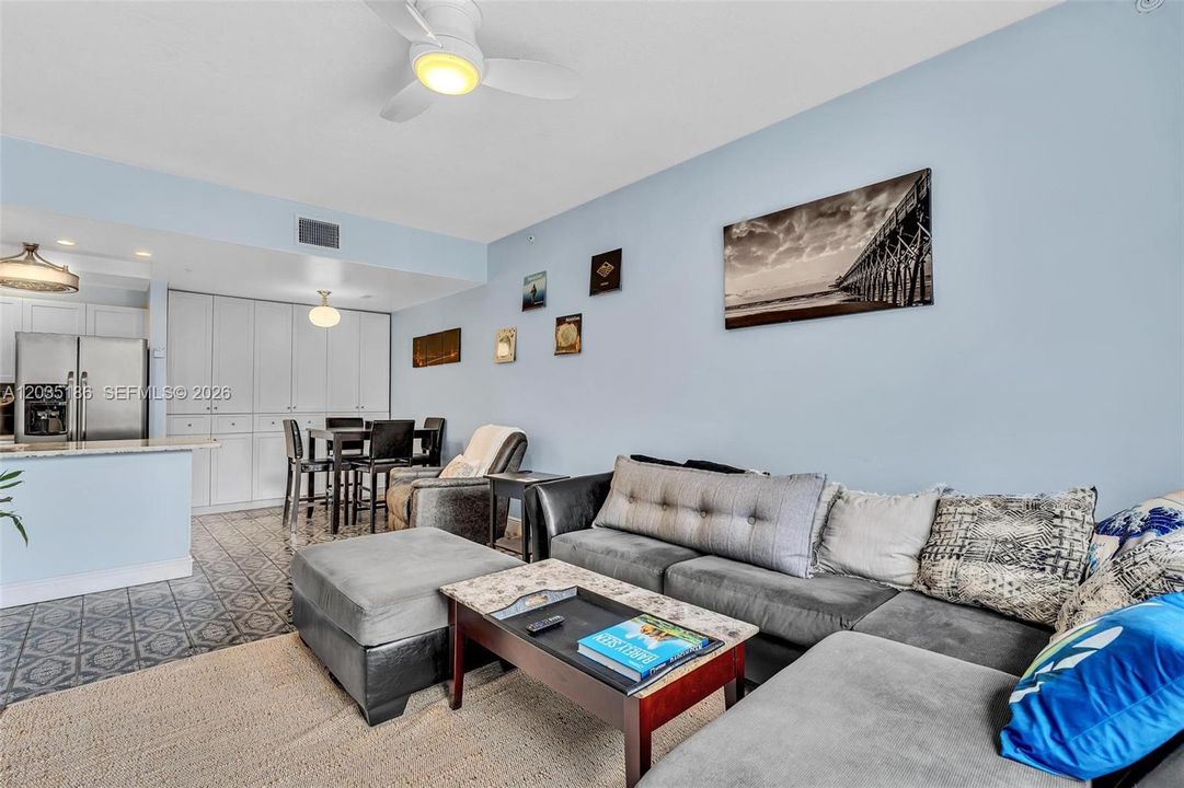 En Venta: $335,420 (1 camas, 1 baños, 878 Pies cuadrados)