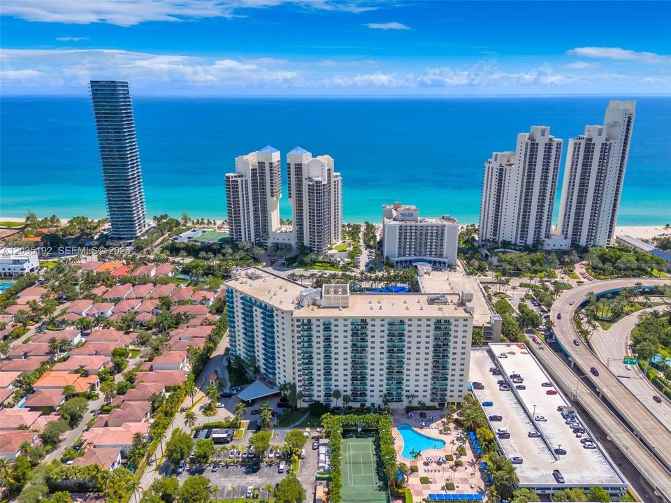 For Sale: $379,000 (1 beds, 1 baths, 1005 Square Feet)
