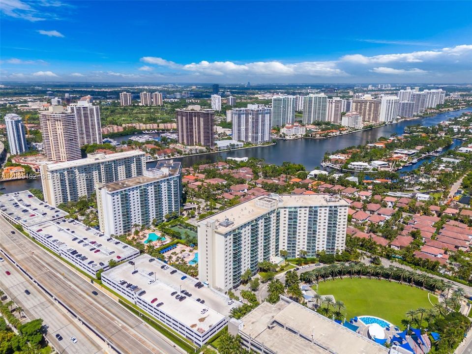 For Sale: $379,000 (1 beds, 1 baths, 1005 Square Feet)