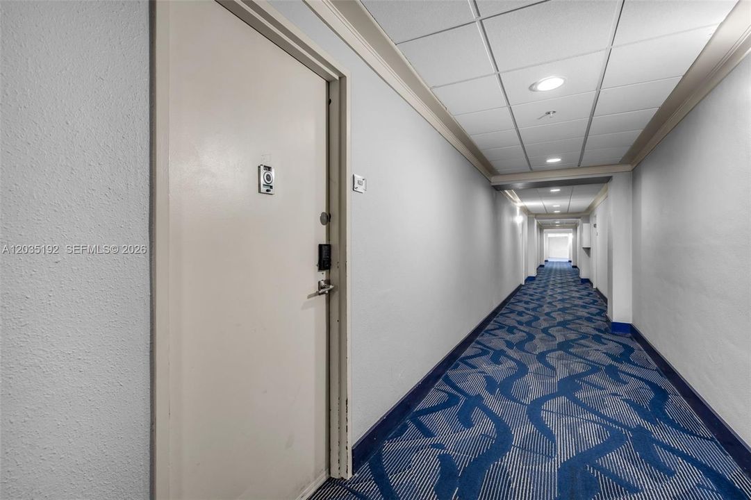 For Sale: $379,000 (1 beds, 1 baths, 1005 Square Feet)